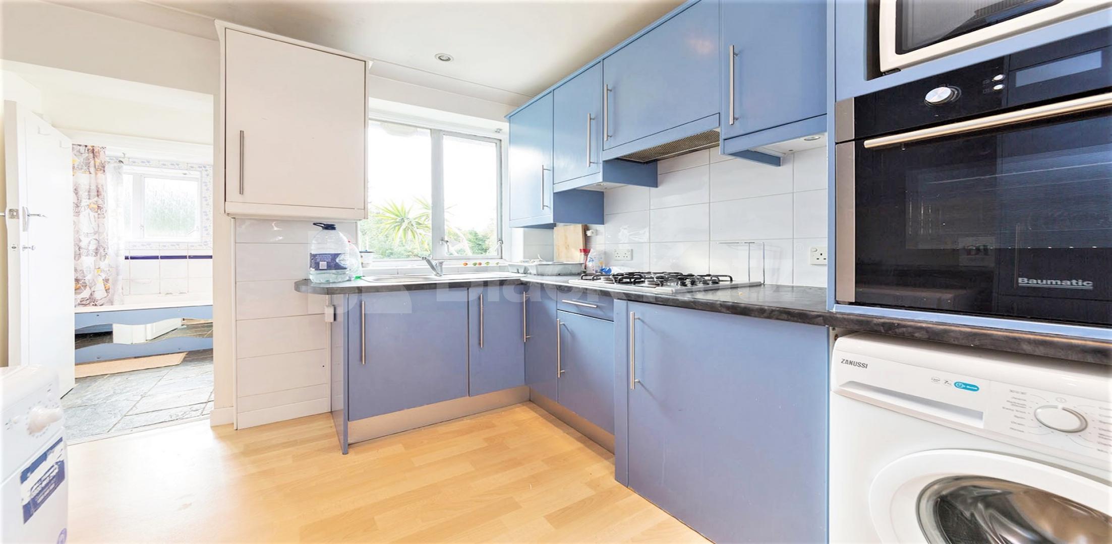 Modern and Central Apartment Connell Crescent , Park Royal